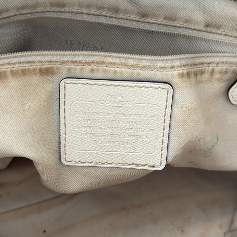 (S O L D) COACH CREAM TURNLOCK TOTE IN CROSSGRAIN LEATHER - Picture 6 of 11